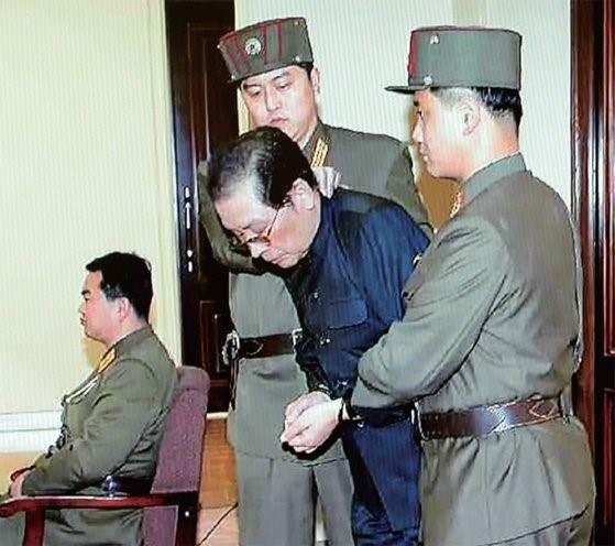 2013年遭到处决的朝鲜第二把手、前国防委员会副委员长张成泽。金正恩委员长通过处决张成泽巩固了自己的权力基础。【劳动新闻】