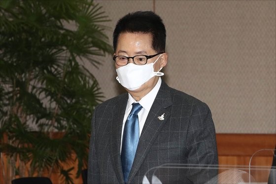 图为韩国国情院长朴智元11月3日上午出席在国家情报院举行的国会情报委员会2020年度国家情报院国政监察会。吴宗铎 记者