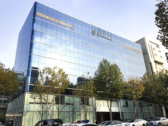 图为位于首尔江南区三成洞的SM娱乐公司办公楼全景。【中央图片库】