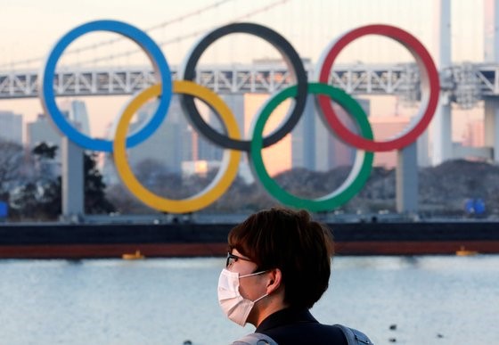 今年的东京奥运会或将取消的传闻正在愈演愈烈。【照片来源：路透社、韩联社】