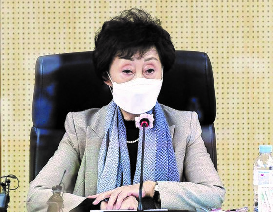 图为韩国国家人权委员长崔永爱1月25日在人权委员会全体会议中正在做开场发言。【照片来源：NEWSIS】