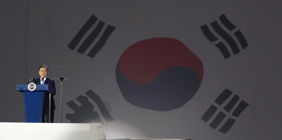 图为2020年8月15日光复节当天上午文在寅总统在首尔东大门设计广场为第75个光复节致辞。【青瓦台摄影记者团】