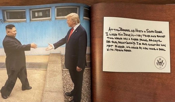 图为美国前总统特朗普出版的写真集《我们共同的旅程》中收录的2019年6月朝美领导人板门店会晤的照片。【照片来源：韩联社】