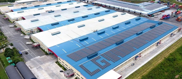 图为在泰国罗勇府LG电子生活家电生产工厂屋顶上的太阳能板。【照片来源：LG电子】