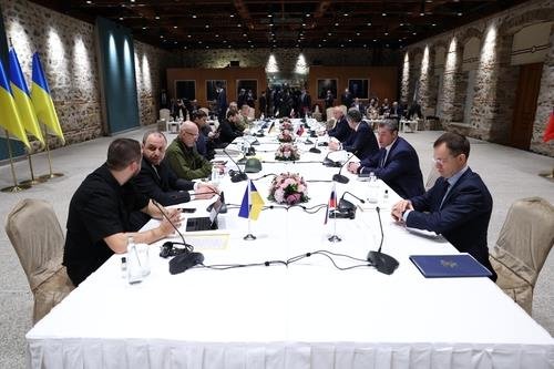 当地时间3月29日，俄罗斯和乌克兰代表团在土耳其伊斯坦布尔展开新一轮面对面谈判。【韩联社】