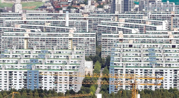 可能重建的首尔江南区银马公寓价格再次蠢蠢欲动。 【照片来源：NEWSIS】