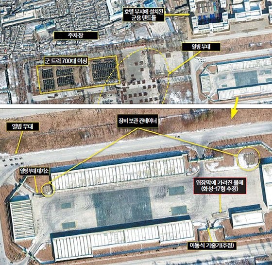 当地时间1月22日，美国专门分析朝鲜问题的网站《北纬38度》(38 North)公开了朝鲜平壤美林机场正在准备阅兵式的情况。下图是美林机场的部分卫星图像。据自由亚洲电台(RFA)报道，经识别后，被长27米、宽6米的伪装膜覆盖的物体被推测为“火星-17”型洲际弹道导弹(ICBM)。《北纬38 度》报道称，本月21日拍摄的商业卫星图像显示，金日成广场及其附近的美林机场聚集了大量人员、车辆和辅助设施。有观测认为，阅兵式将于下月8日朝鲜人民军建军75周年(建军节)或下月16日朝鲜前国防委员长金正日的生日(光明节)举行。【照片来源：北纬38度截图】