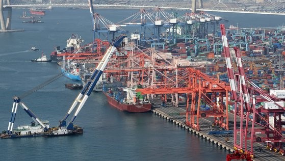 图为位于釜山市南区的戡蛮码头全景。【摄影：宋奉根 记者】