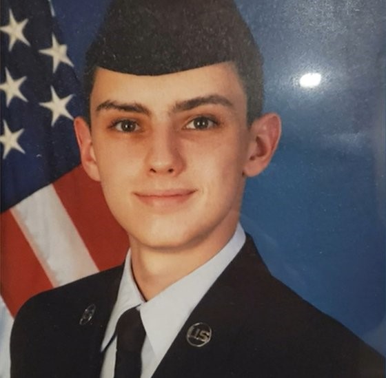 据悉，被指控涉嫌泄露美国政府机密文件的21岁杰克·特谢拉是马萨诸塞州空军国民警卫队成员。【照片来源：Instagram】