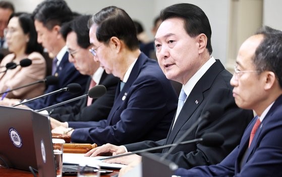 3日上午，尹锡悦总统在首尔龙山总统室办公楼主持国务会议。 【照片来源：韩总统室摄影记者团】