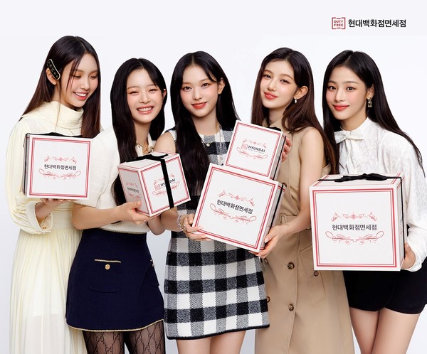 为了迎接中国游客的归来，韩国人气女团NewJeans被选为现代百货商店免税店年度专属代言人。【照片来源：现代百货店】