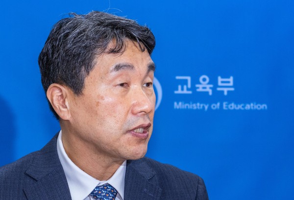韩国副总理兼教育部长李周浩参加了上个月29日下午在首尔钟路区政府首尔办公大楼举行的副总理-市道教育监座谈会，并就9·4教师集体行动发言。 【照片来源：韩联社】
