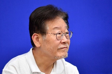 韩共同民主党代表李在明14日在国会党代表室的绝食抗争进入第15天。【照片来源：姜正贤 记者】