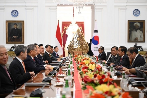 上月8日，韩国总统尹锡悦和印度尼西亚总统佐科·维多多在印度尼西亚雅加达总统府举行首脑会谈。【照片来源：NEWS1】 