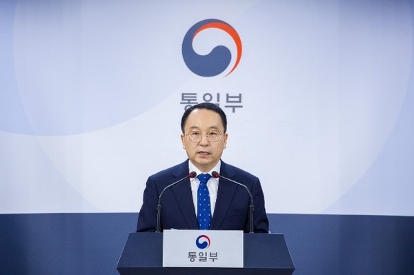 韩国统一部发言人具炳杉23日在例行记者会上就中国强制遣返脱北者问题表示，"正在密切关注其可能性"。【照片来源：韩联社】