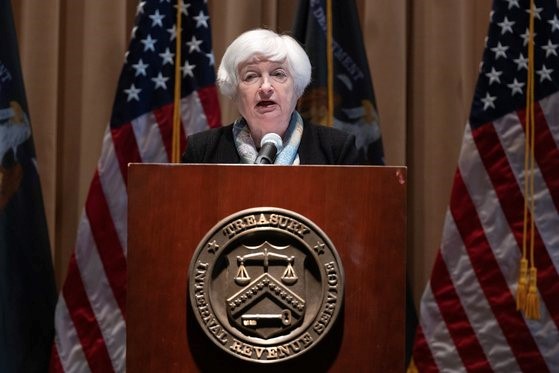图为当地时间7日，美国财政部长耶伦在华盛顿特区的国税厅(IRS)总部进行演讲。【照片来源：欧新社=韩联社】