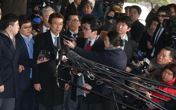 2014年12月10日，朴槿惠政府“幕后实权”争议的当事人郑润会在首尔中央地方检察厅接受调查时表示，自己从未与朴槿惠总统联系过。【照片来源：中央图片库】