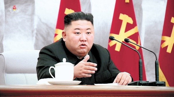 2020年9月朝鲜国务委员长金正恩就西海公务员遇害事件通过通知文表达了歉意。【照片来源：韩联社】