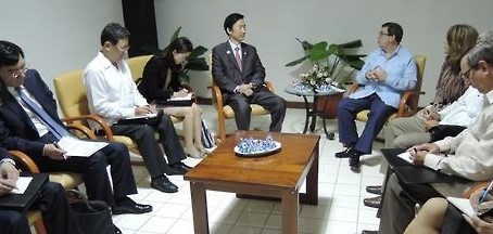 图为2016年6月，韩国外长尹炳世首次访问古巴，与古巴外长布鲁诺·罗德里格斯(Bruno Rodriguez)举行会谈。【照片来源：哈瓦那外交部联合采访团】