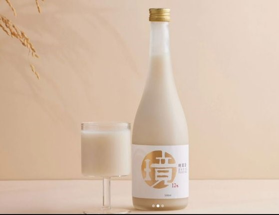 韩国歌手成始璄推出米酒“境浊酒12度”。【照片来源：成始璄INSTAGRAM截图】