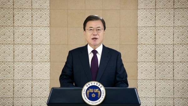 12月1日，韩国总统文在寅通过视频讲话向当日以视频会议形式开幕的第19届国际反腐败会议表示祝贺。【照片由青瓦台提供】
