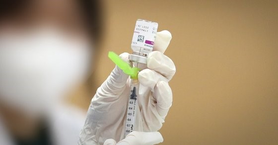 注射新冠疫苗。【照片来源：NEWS1】