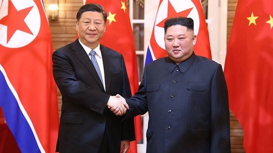 中朝两国表示，两国从1950年朝鲜战争时就并肩战斗，是用鲜血铸成的盟友，两国的友谊应该世世代代传承下去。【中国新华网截图】