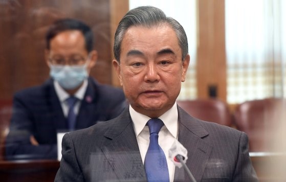 中国国务委员兼外交部长王毅。【照片来源：NEWS1】