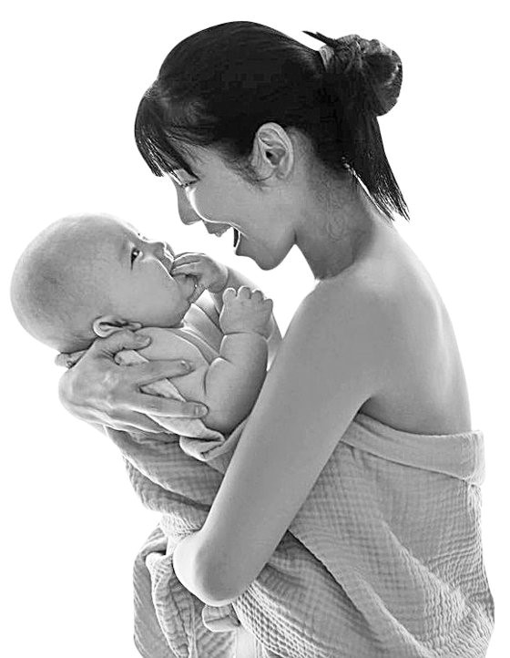 图为去年11月接受精子捐赠的日本艺人小百合和她的儿子 【图片来源：小百合的Instagram】