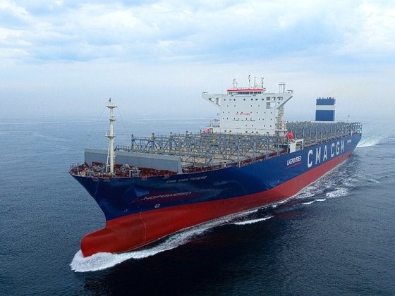 韩国现代三湖重工业建造的世界第一艘超大型LNG动力集装箱船将在9月交付。【照片由各公司提供】