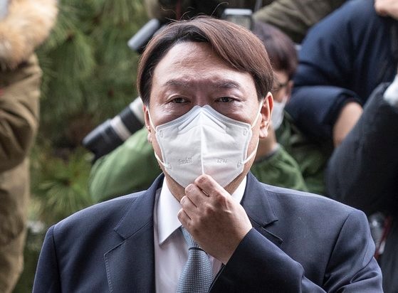 前任检察总长尹锡悦今年3月4日下午在走近首尔瑞草洞大检察厅大门前发表了自己的立场。【林铉东 记者】 
