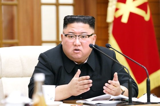 图为主持朝鲜劳动党全体会议的国务委员长金正恩。【照片来源：朝中社=韩联社】