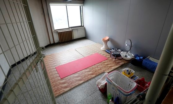 6月26日死亡的首尔大学清洁工生前工作的该校第925号女生宿舍内的休息室。【照片来源：NEWSIS】