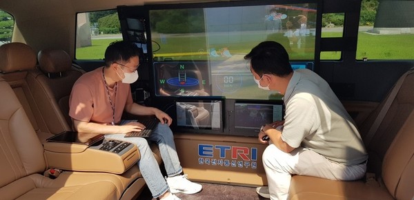 韩国电子通信研究院运行的无驾驶座位自动驾驶汽车“Autovy”。【照片来源：韩联社】 