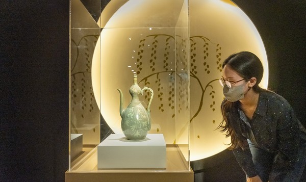 图为比利时皇家历史艺术博物馆收藏的高丽青瓷。【照片来源：韩国国立古宫博物馆】