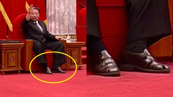 图为今年10月10日朝鲜国务委员长金正恩出席劳动党建党76周年纪念演讲会时，脚上穿着凉鞋搭配黑色袜子(黄色圆圈内)。【照片来源：朝鲜中央电视台=韩联社】