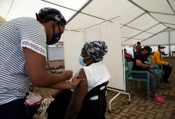 南非疫苗接种中心。【图片来源：美联社=韩联社】