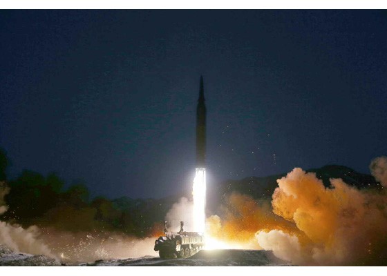 朝鲜1月11日时隔六天再次向东海发射了疑似弹道导弹的不明飞行物。