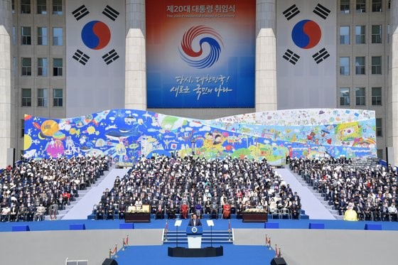 10日上午，韩国总统尹锡悦在首尔汝矣岛国会举行的第20届总统就职典礼上发表就职演说。【摄影：金成龙 记者】