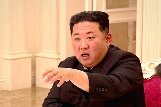 图为朝鲜国务委员长金正恩。【照片来源：朝鲜中央电视台=韩联社】