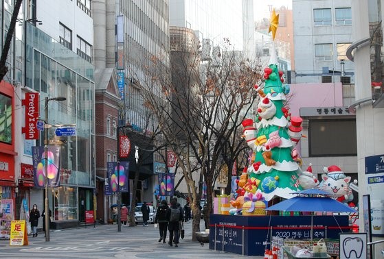 图为2020年11月30日首尔中区明洞街道。【照片来源：NEWS1】 