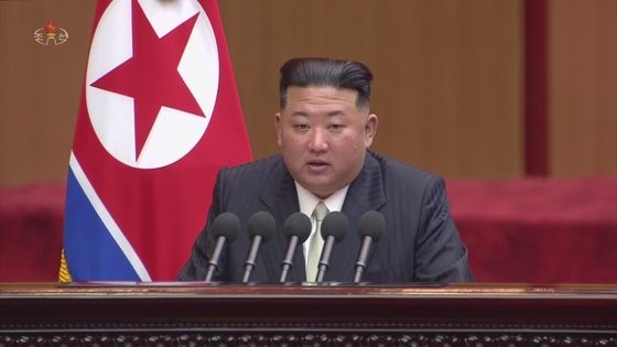 朝鲜第14届最高人民会议第七次会议第二天的会议于9月8日在平壤万寿台议事堂举行。【照片来源：朝鲜中央电视台画面】