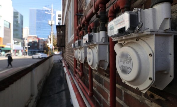 图为25日，安装在首尔市内某住宅区的天然气表。【照片来源：NEWS1】