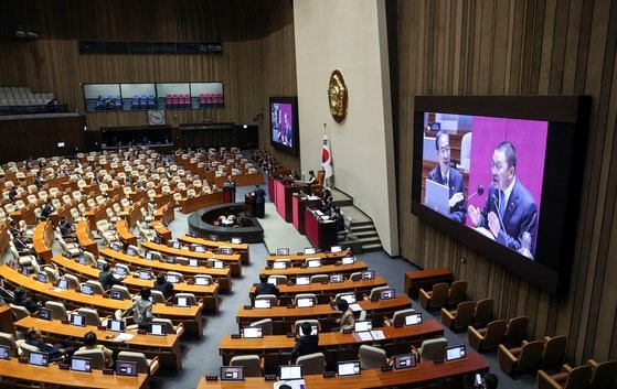 图为4日下午，在韩国国会全体会议场举行了经济领域对政府提问。【摄影：金成龙 记者】