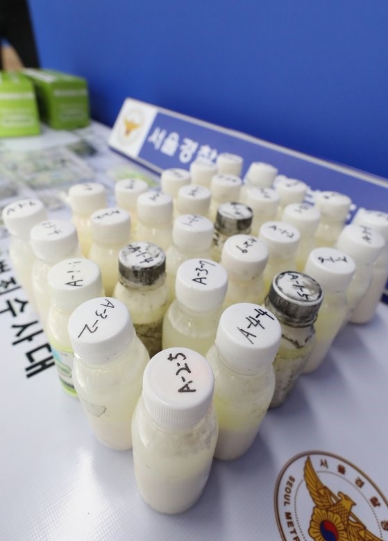 图为当天首尔警察厅毒品犯罪调查队公开的毒品饮料。【照片来源：NEWS1】