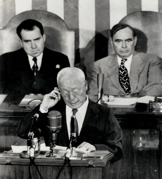 1954年7月28日前总统李承晚在美国参众两院联席会议中用英语发表演讲，是第一位用英文发表演讲的韩国总统。【照片来源：李承晚纪念馆】