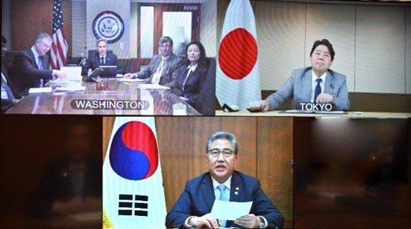 本月15日，韩国外交部长朴振和美国国务卿布林肯、日本外相林芳在韩美日三国峰会举办前举行视频会谈。会上决定为在戴维营举行的韩美日领导人峰会成功举办，将继续加深合作。【照片来源：韩国外交部】
