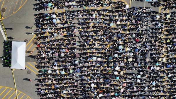 本月2日，要求公立教育正常化的“50万教师总动员追悼集会”在首尔国会大道举行，有20万多人参加了此次集会。【照片来源：韩联社】