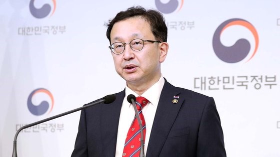 韩国国民权益委员会副委员长兼秘书长郑胜允。【照片来源：NEWS1】