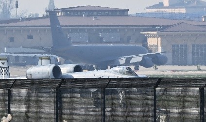 韩国乌山空军基地的一架空中加油机。【照片来源：NEWSIS】 